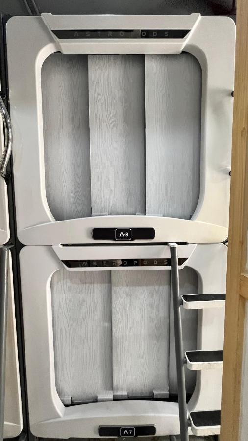 Astropods Capsulehotel *